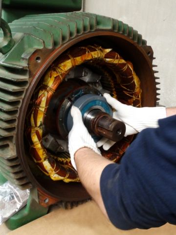 Maintenance on centrifugal fan 