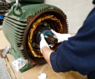 Maintenance on centrifugal fan 